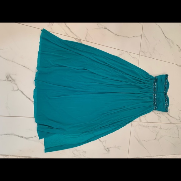 Prom dress - Picture 2 of 3